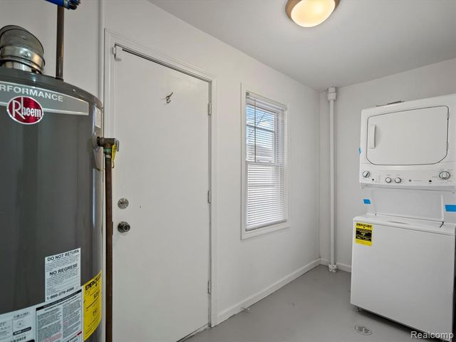23409 Carlisle Avenue, Hazel Park, MI 48030