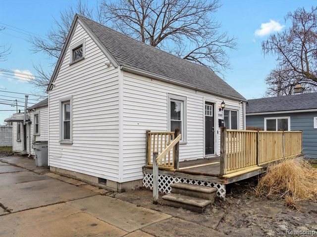 23409 Carlisle Avenue, Hazel Park, MI 48030