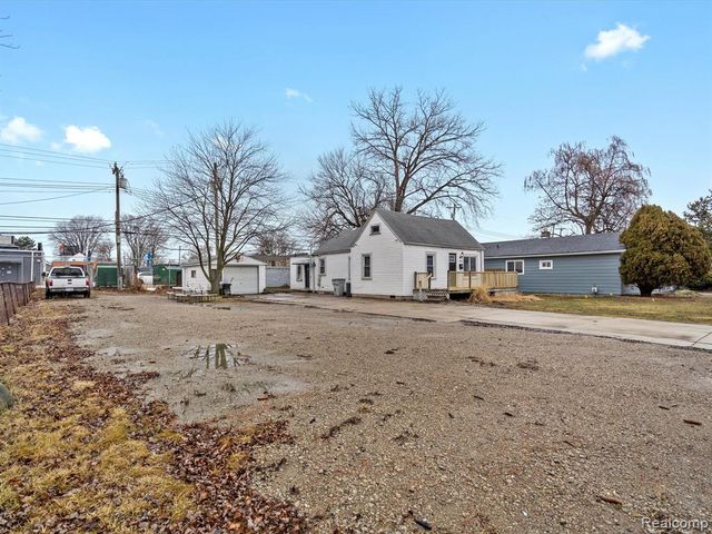 23409 Carlisle Avenue, Hazel Park, MI 48030