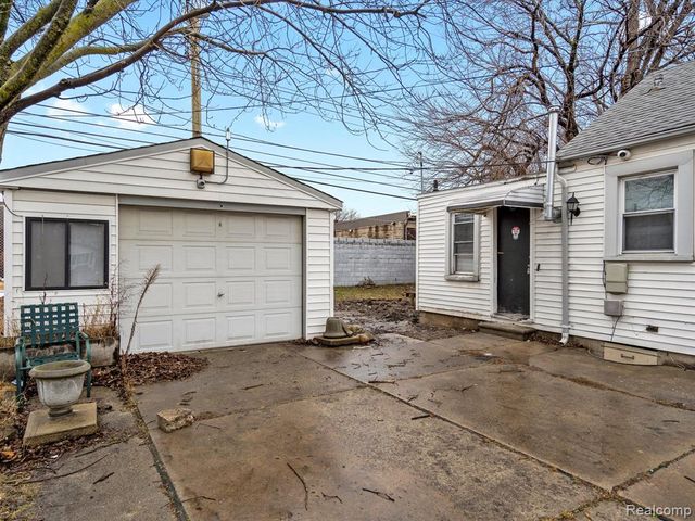 23409 Carlisle Avenue, Hazel Park, MI 48030