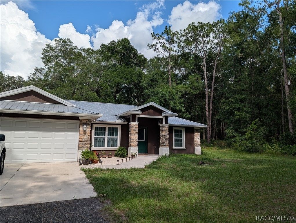 9711 S Berkshire Avenue, Inverness, FL 34452