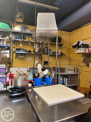 19531 Mack Avenue Avenue, Grosse Pointe Woods, MI 48236