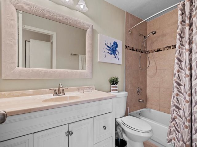 1901 Indian River Boulevard 201A, Vero Beach, FL 32960