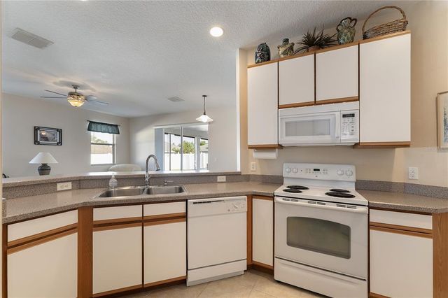 36300 GRAND ISLAND OAKS CIRCLE, Grand Island, FL 32735