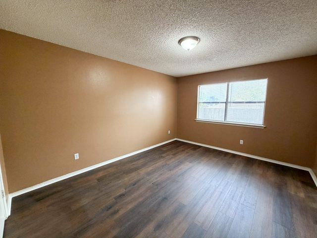 921 Park Place Boulevard, Midlothian, TX 76065