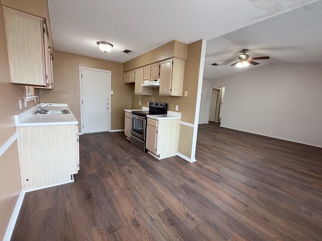 921 Park Place Boulevard, Midlothian, TX 76065