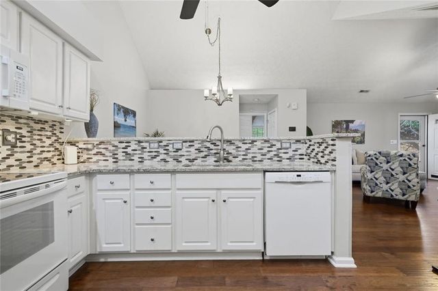2132 Carefree Circle 10, Marietta, GA 30062
