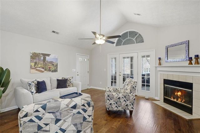 2132 Carefree Circle 10, Marietta, GA 30062
