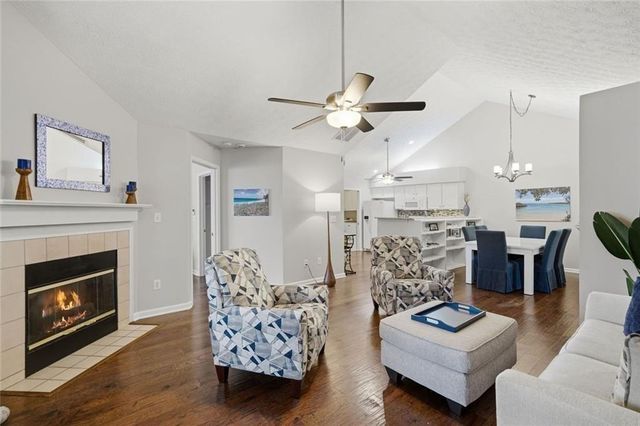2132 Carefree Circle 10, Marietta, GA 30062