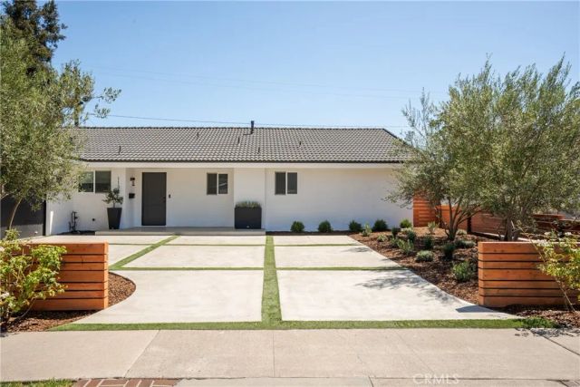 1133 El Camino, Costa Mesa, CA 92626