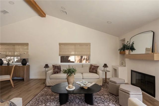 1133 El Camino, Costa Mesa, CA 92626