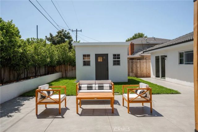 1133 El Camino, Costa Mesa, CA 92626