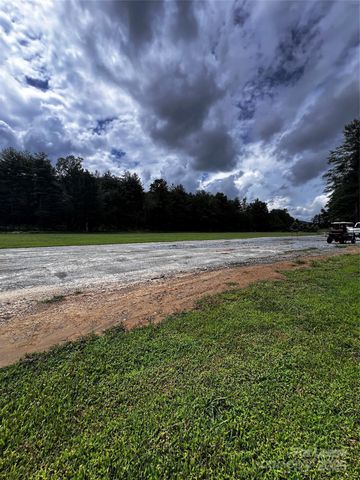 237 Q P Lane, Hendersonville, NC 28792