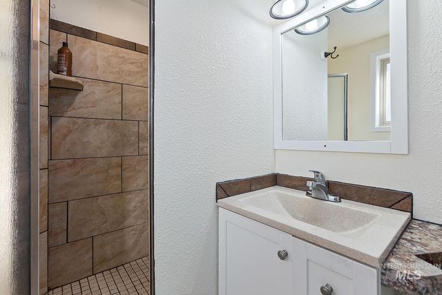 717 Cedar Ave, Lewiston, ID 83501