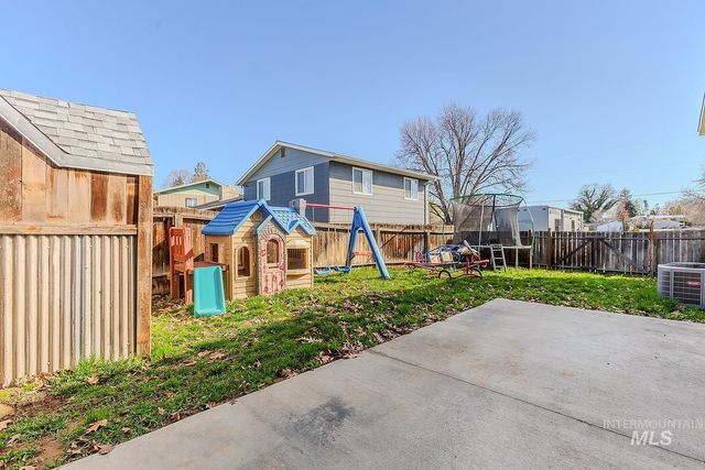 717 Cedar Ave, Lewiston, ID 83501