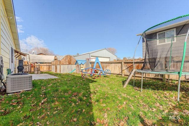 717 Cedar Ave, Lewiston, ID 83501