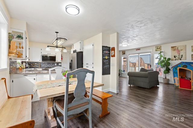 717 Cedar Ave, Lewiston, ID 83501