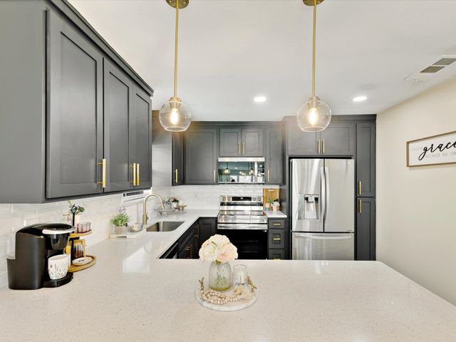 825 Cherry Hills Drive, Lancaster, TX 75134