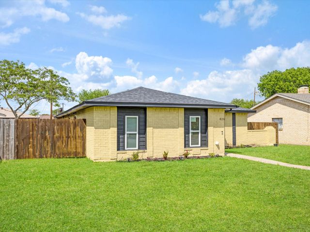 825 Cherry Hills Drive, Lancaster, TX 75134