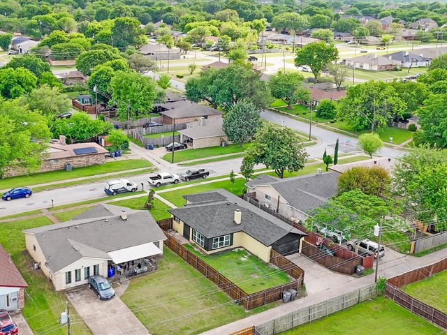825 Cherry Hills Drive, Lancaster, TX 75134