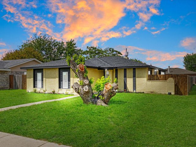 825 Cherry Hills Drive, Lancaster, TX 75134