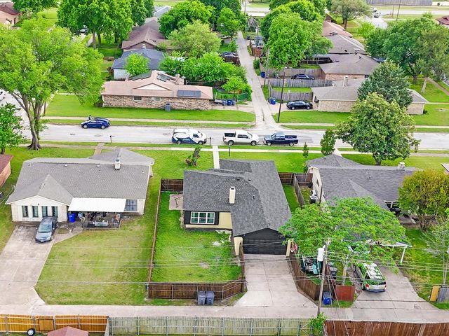 825 Cherry Hills Drive, Lancaster, TX 75134