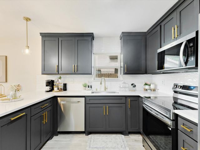 825 Cherry Hills Drive, Lancaster, TX 75134