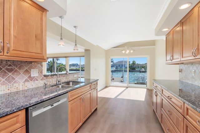 775 119TH AVENUE, Treasure Island, FL 33706