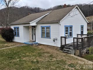 1084 Old Balsam Road, Waynesville, NC 28786
