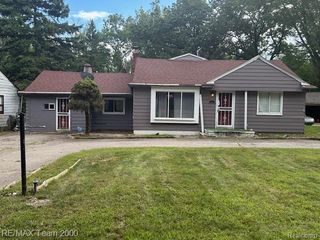 21613 Wallace Drive, Southfield, MI 48075