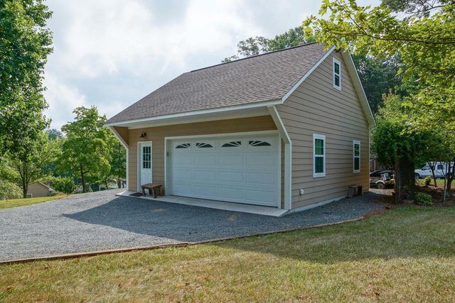 3266 Kemp Ford RD, Union Hall, VA 24176