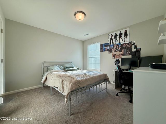 8403 Gateway Run Rd, Louisville, KY 40229