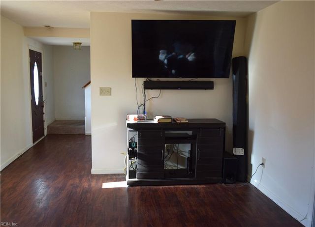 47 Thomas Nelson DR, Hampton, VA 23666