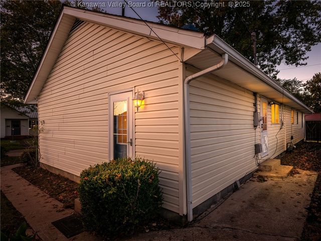 113 Kanawha Avenue, Nitro, WV 25143