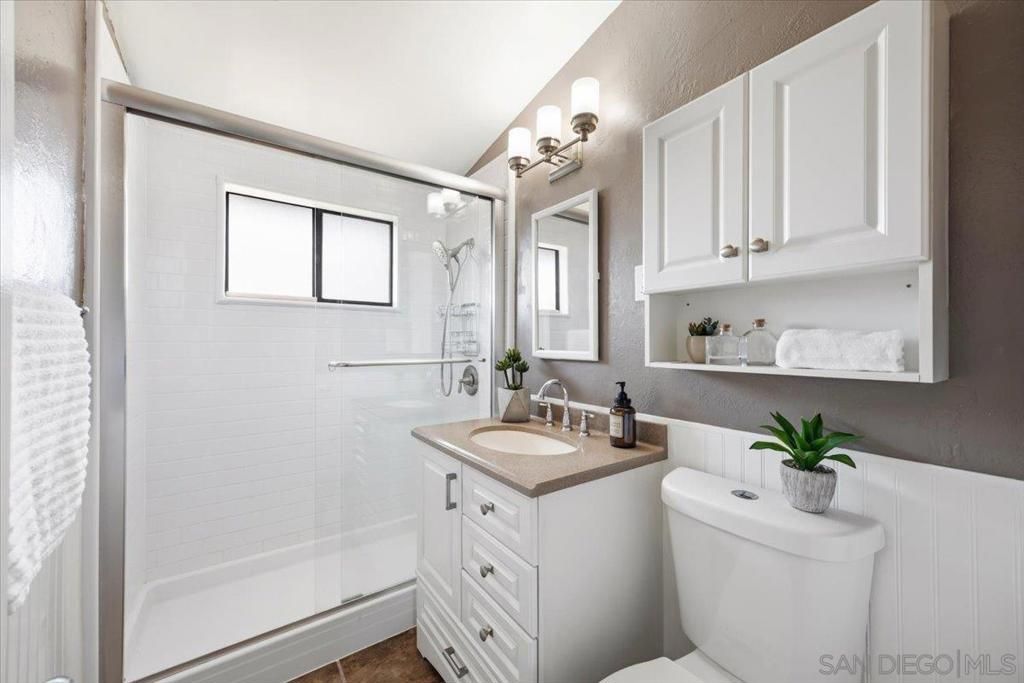 Image 16 of property listing at 536 Rogue Rd, El Cajon, CA 92020