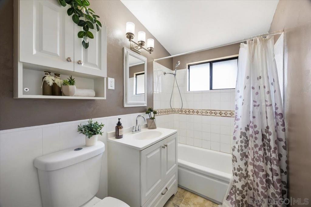 Image 19 of property listing at 536 Rogue Rd, El Cajon, CA 92020