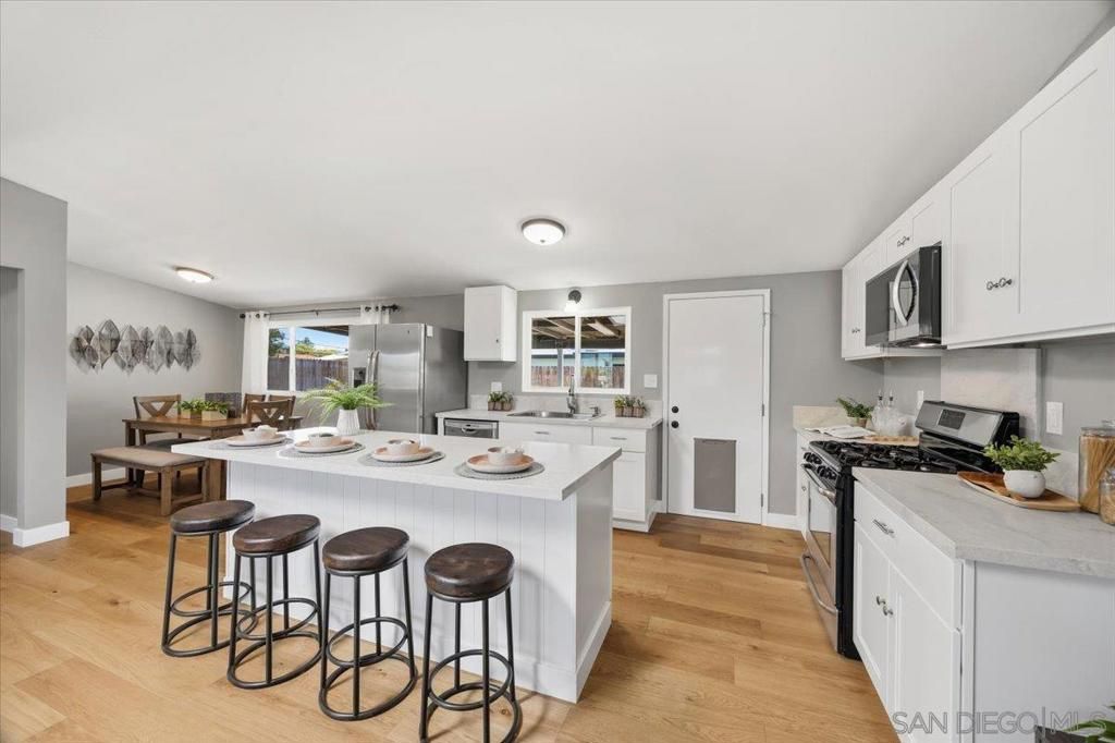 Image 2 of property listing at 536 Rogue Rd, El Cajon, CA 92020