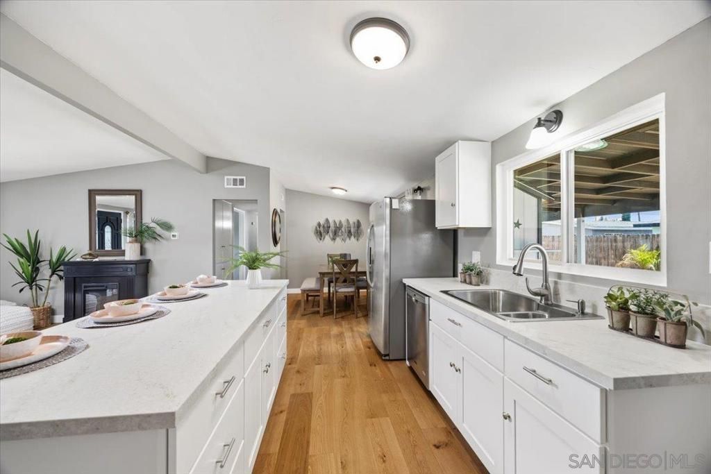 Image 6 of property listing at 536 Rogue Rd, El Cajon, CA 92020