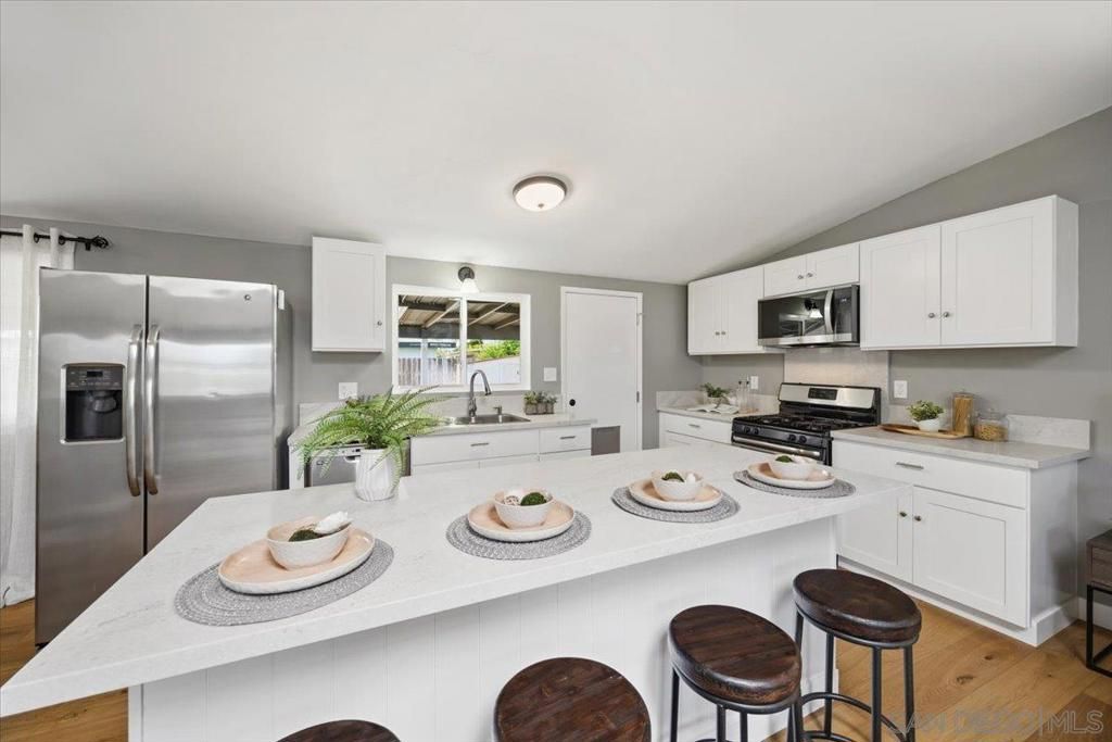 Image 7 of property listing at 536 Rogue Rd, El Cajon, CA 92020