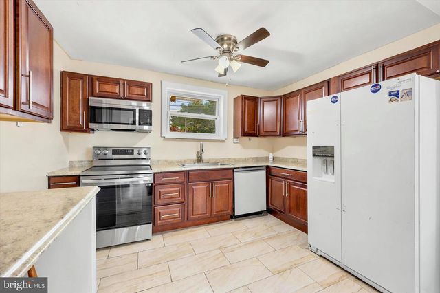 142 E ESSEX AVE, Lansdowne, PA 19050