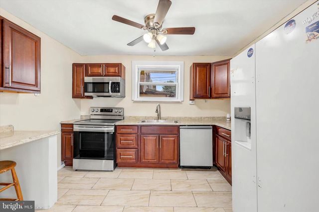142 E ESSEX AVE, Lansdowne, PA 19050