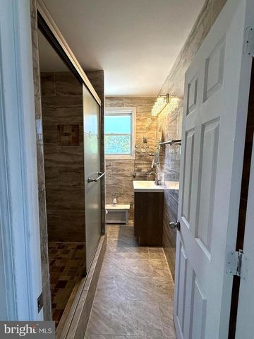 142 E ESSEX AVE, Lansdowne, PA 19050