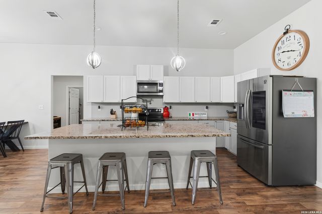 140 OAK SPRINGS DR, Seguin, TX 78155