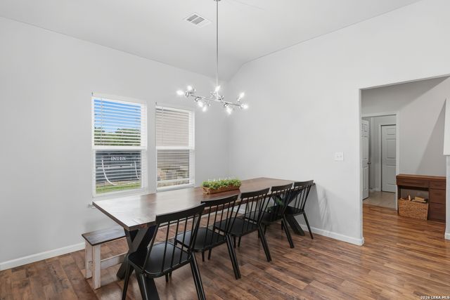140 OAK SPRINGS DR, Seguin, TX 78155