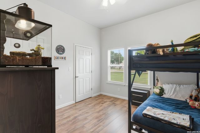 140 OAK SPRINGS DR, Seguin, TX 78155