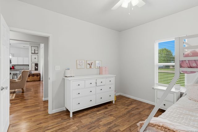 140 OAK SPRINGS DR, Seguin, TX 78155