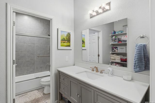 140 OAK SPRINGS DR, Seguin, TX 78155