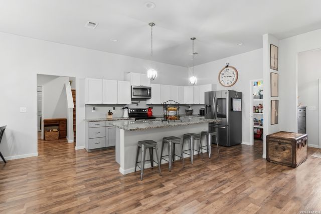 140 OAK SPRINGS DR, Seguin, TX 78155