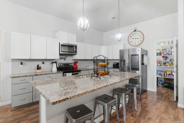 140 OAK SPRINGS DR, Seguin, TX 78155