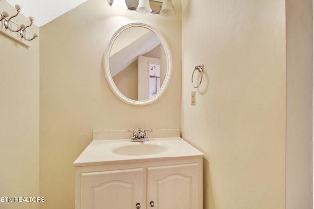 218 Channing Lane, Crossville, TN 38555